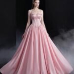 فستان مناسبات بتصميم أنثوي راقي بتطريز أنيق
