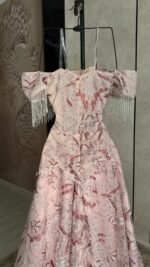 ⁦فستان سهرة طويل بتصميم راقي كلوش فاخر بتطريز أنيق⁩ - الصورة ⁦7⁩