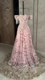 ⁦فستان سهرة طويل بتصميم راقي كلوش فاخر بتطريز أنيق⁩ - الصورة ⁦6⁩