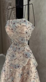 ⁦فستان سهرة طويل بتصميم راقي كلوش فاخر بتطريز أنيق⁩ - الصورة ⁦5⁩