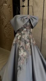 ⁦فستان سهرة طويل بتصميم راقي كلوش فاخر بتطريز أنيق⁩ - الصورة ⁦3⁩
