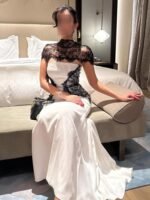 ⁦فستان مناسبات بتصميم أنثوي راقي بلمسات لامعة⁩ - الصورة ⁦3⁩