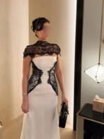 ⁦فستان مناسبات بتصميم أنثوي راقي بلمسات لامعة⁩ - الصورة ⁦2⁩