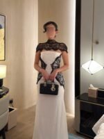 ⁦فستان مناسبات بتصميم أنثوي راقي بلمسات لامعة⁩ - الصورة ⁦4⁩