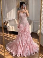 ⁦فستان مناسبات بتصميم أنثوي راقي بتطريز أنيق بلمسات لامعة⁩ - الصورة ⁦6⁩