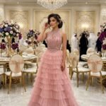فستان سهرة طويل بتصميم راقي كلوش فاخر بتطريز أنيق