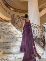 ⁦فستان مناسبات بتصميم أنثوي راقي بتطريز أنيق بلمسات لامعة⁩ - الصورة ⁦8⁩