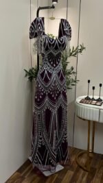 ⁦فستان مناسبات بتصميم أنثوي راقي بلمسات لامعة⁩ - الصورة ⁦12⁩