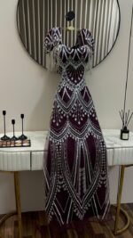 ⁦فستان مناسبات بتصميم أنثوي راقي بلمسات لامعة⁩ - الصورة ⁦14⁩