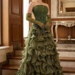 فستان مناسبات بتصميم أنثوي راقي بتطريز أنيق بلمسات لامعة