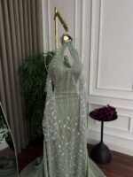 ⁦فستان سهرة طويل بتصميم راقي كلوش فاخر بتطريز أنيق⁩ - الصورة ⁦2⁩