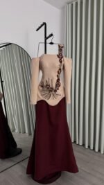 ⁦فستان سهرة طويل بتصميم راقي كلوش فاخر بتطريز أنيق⁩ - الصورة ⁦3⁩