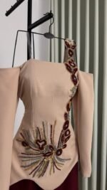 ⁦فستان سهرة طويل بتصميم راقي كلوش فاخر بتطريز أنيق⁩ - الصورة ⁦7⁩
