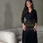 فستان مناسبات بتصميم أنثوي راقي بتطريز أنيق بلمسات لامعة