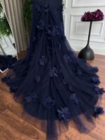 ⁦فستان سهرة طويل بتصميم راقي بذيل أنيق كلوش فاخر⁩ - الصورة ⁦5⁩