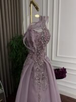 ⁦فستان سهرة طويل بتصميم راقي كلوش فاخر بتطريز أنيق⁩ - الصورة ⁦4⁩