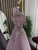 ⁦فستان سهرة طويل بتصميم راقي كلوش فاخر بتطريز أنيق⁩ - الصورة ⁦6⁩