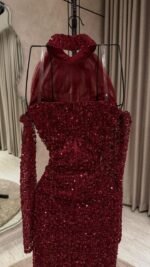⁦فستان سهرة طويل بتصميم راقي بتطريز أنيق بلمسات لامعة⁩ - الصورة ⁦7⁩