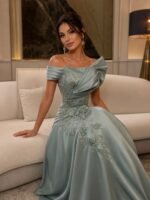 فستان سهرة طويل بتصميم راقي كلوش فاخر بلمسات لامعة