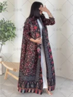 ⁦جلابية نسائية مطوية مطبوعة طويلة⁩ - الصورة ⁦2⁩