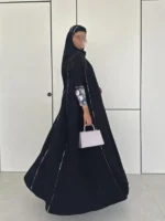 عباية نسائية بأكمام طويلة