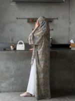 ⁦عباية نسائية بأكمام طويلة⁩ - الصورة ⁦2⁩